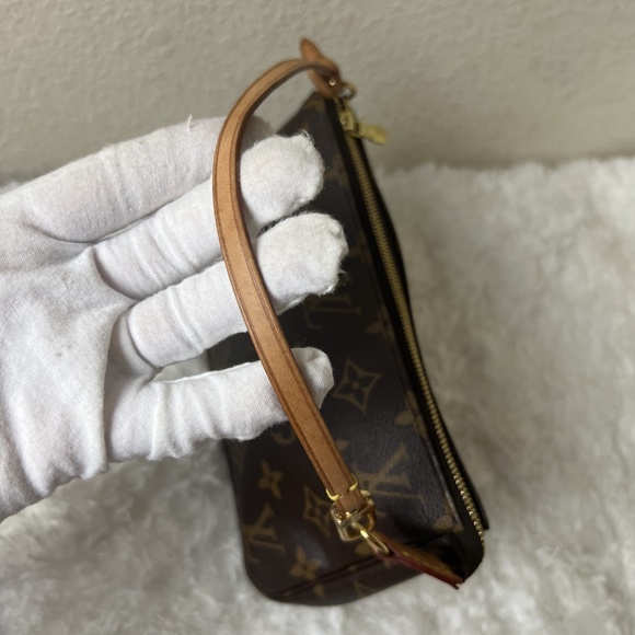 Louis Vuitton Monogram Pochette Accessories - Picture 6 of 8